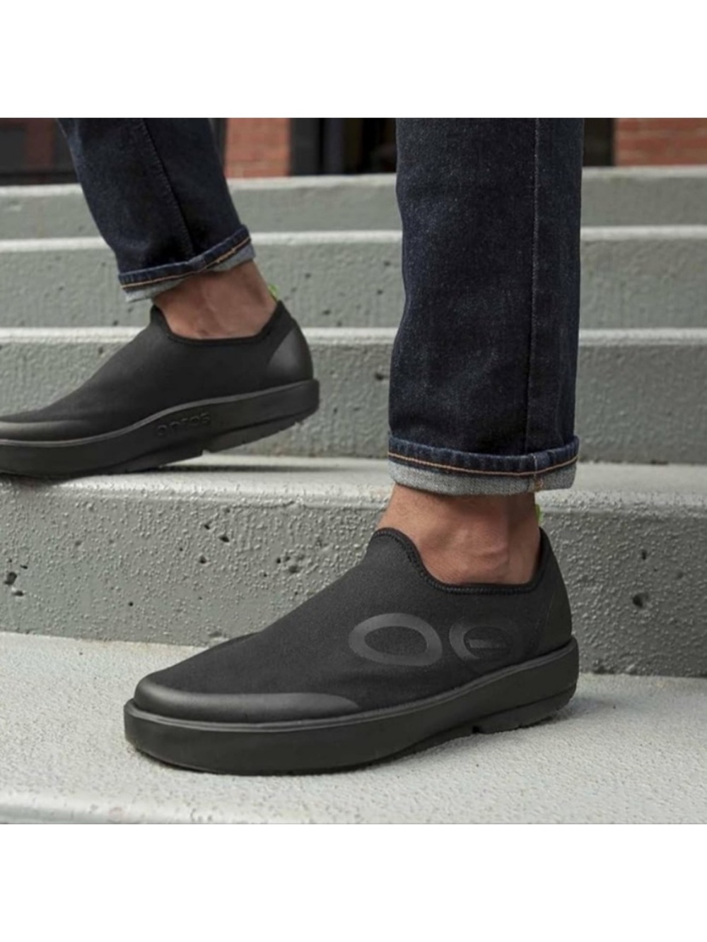 OOFOS Men’s OOmg EeZee Low Recovery Shoes Black Comfort Slip On Loafers Size 12 - Picture 2 of 13